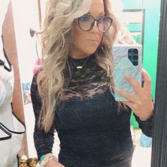 Meet your Posher, Britney - Picture 3 of 3